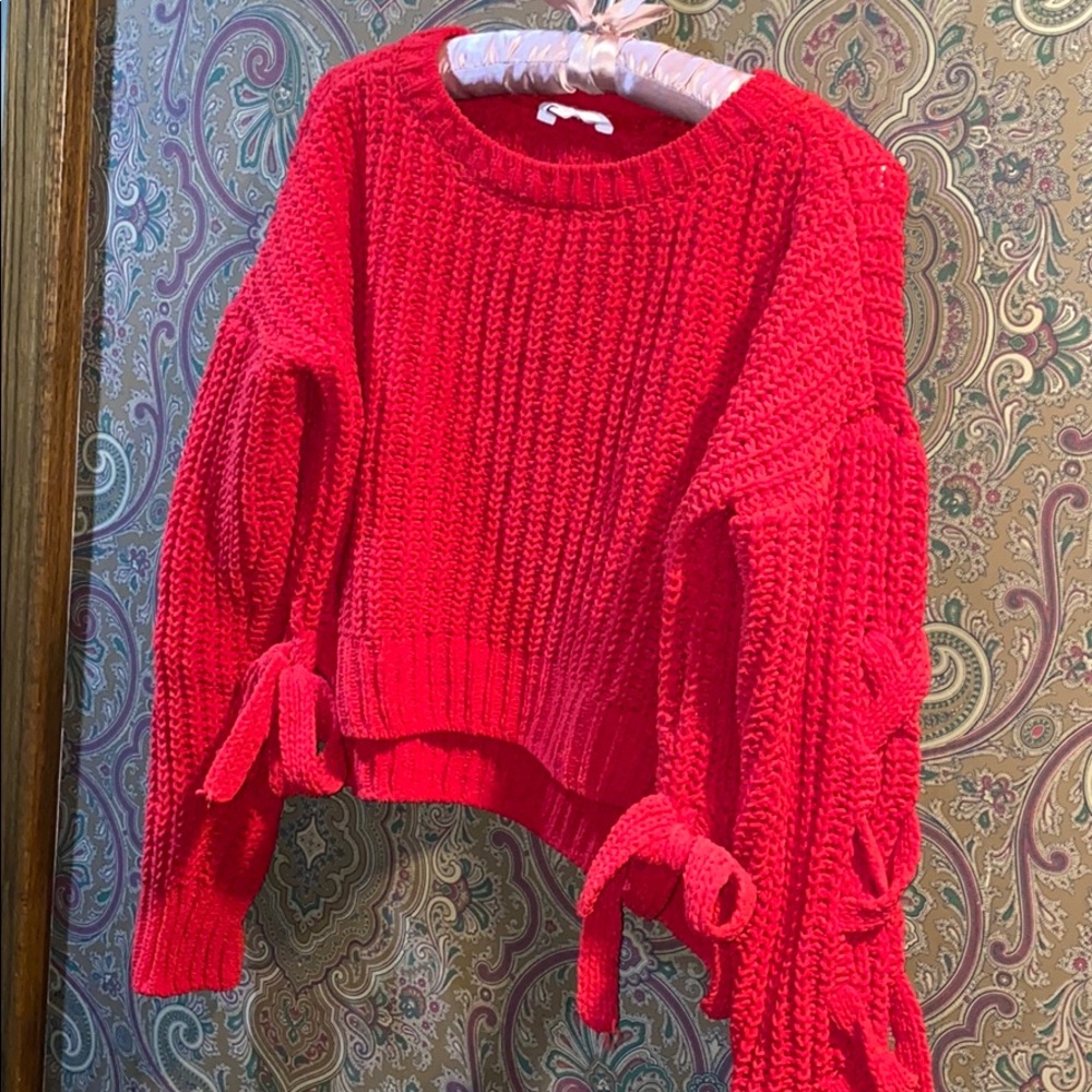 Red crop hoodie 🎰